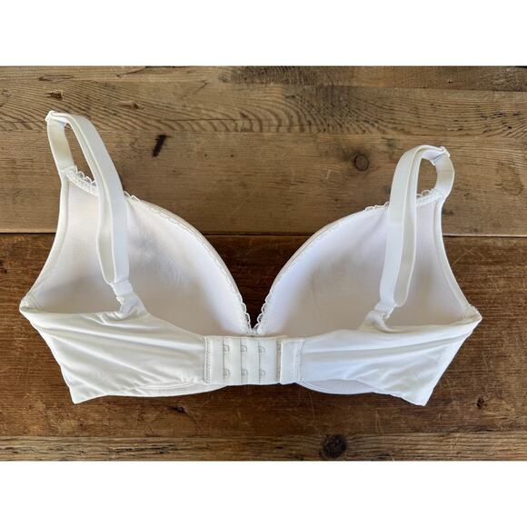 Victoria's Secret Pure White 32DD Body By Victoria Lightly Lined Wireless Bra - Picture 2 of 2